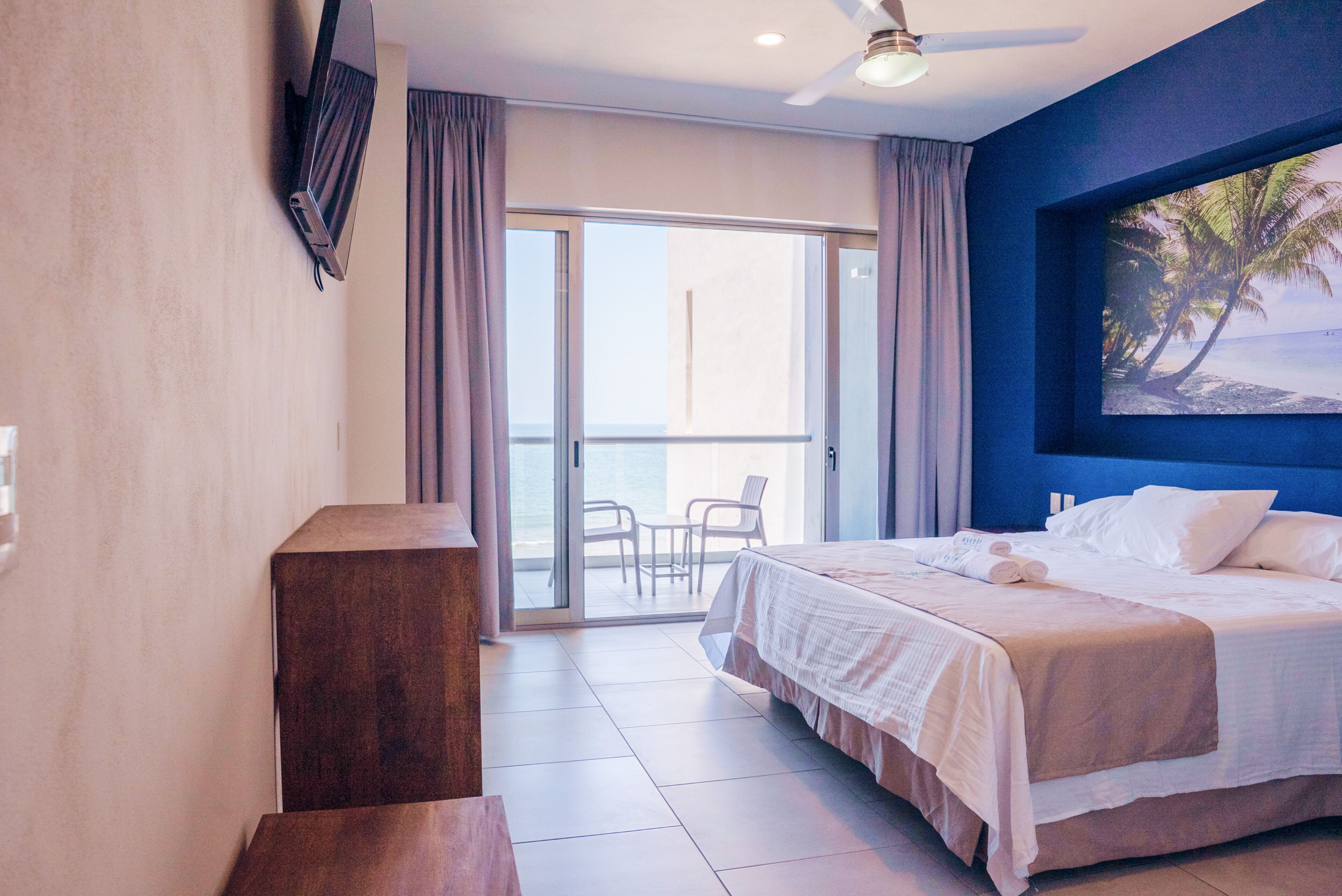 Ropa de cama de alta calidad, insonorización y wifi gratis 
