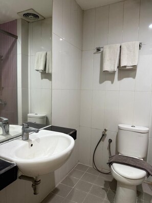 Bathroom - Townhouse Oak Malang near ITN Malang formerly Fariz Hotel Singosari (Malang)