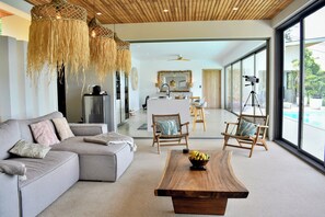 Living area - Single-storey bophut sea-view villa with large infinity pool. (Chang Wat Surat Thani)