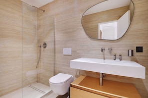 Apartment | Bathroom | Hair dryer, towels, shampoo - Sumptuous Apartment - 2br/6p - Center of Paris (Paris)