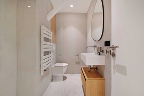 Apartment | Bathroom | Hair dryer, towels, shampoo - Sumptuous Apartment - 2br/6p - Center of Paris (Paris)