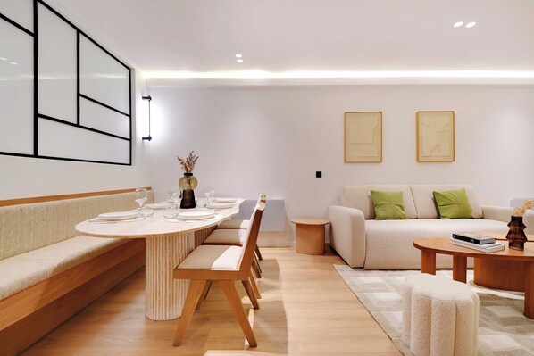 Apartment | Dining