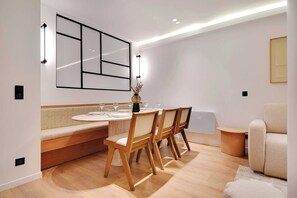 Apartment | Dining