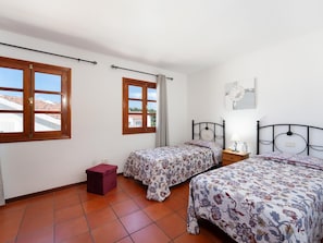 3 dormitorios, tabla de planchar con plancha, Internet y ropa de cama