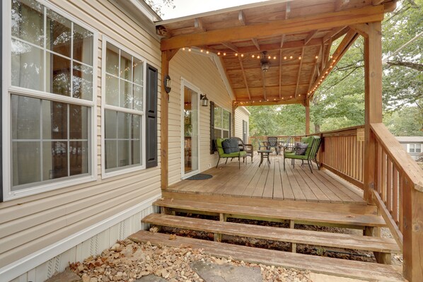 Terrace/patio - Greers Ferry Lake Access: Cabin w/ Boat Slip! (Greers Ferry)