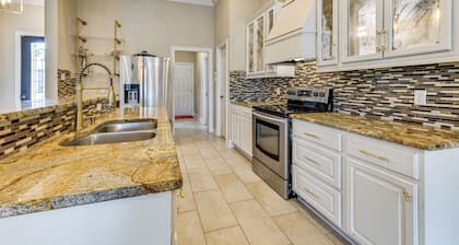 Fenced-In Yard & Pond Views: Home 18 Mi to LSU!