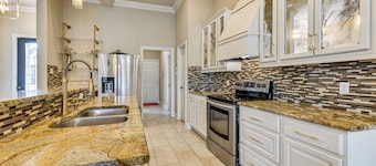 Fenced-In Yard & Pond Views: Home 18 Mi to LSU!