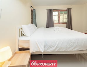 4 bedrooms, iron/ironing board, Internet