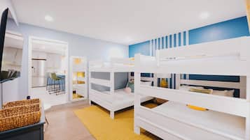 5 habitaciones, escritorio y tabla de planchar con plancha