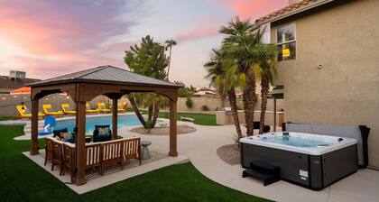 Pickleball + Heated Pool & Spa | Sleeps 16