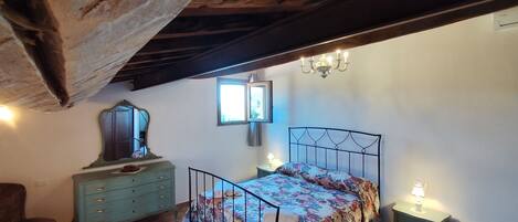 1 bedroom, travel cot, free WiFi, bed sheets