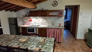 Réfrigérateur, four, plaque de cuisson, cafetiÚre/bouilloire