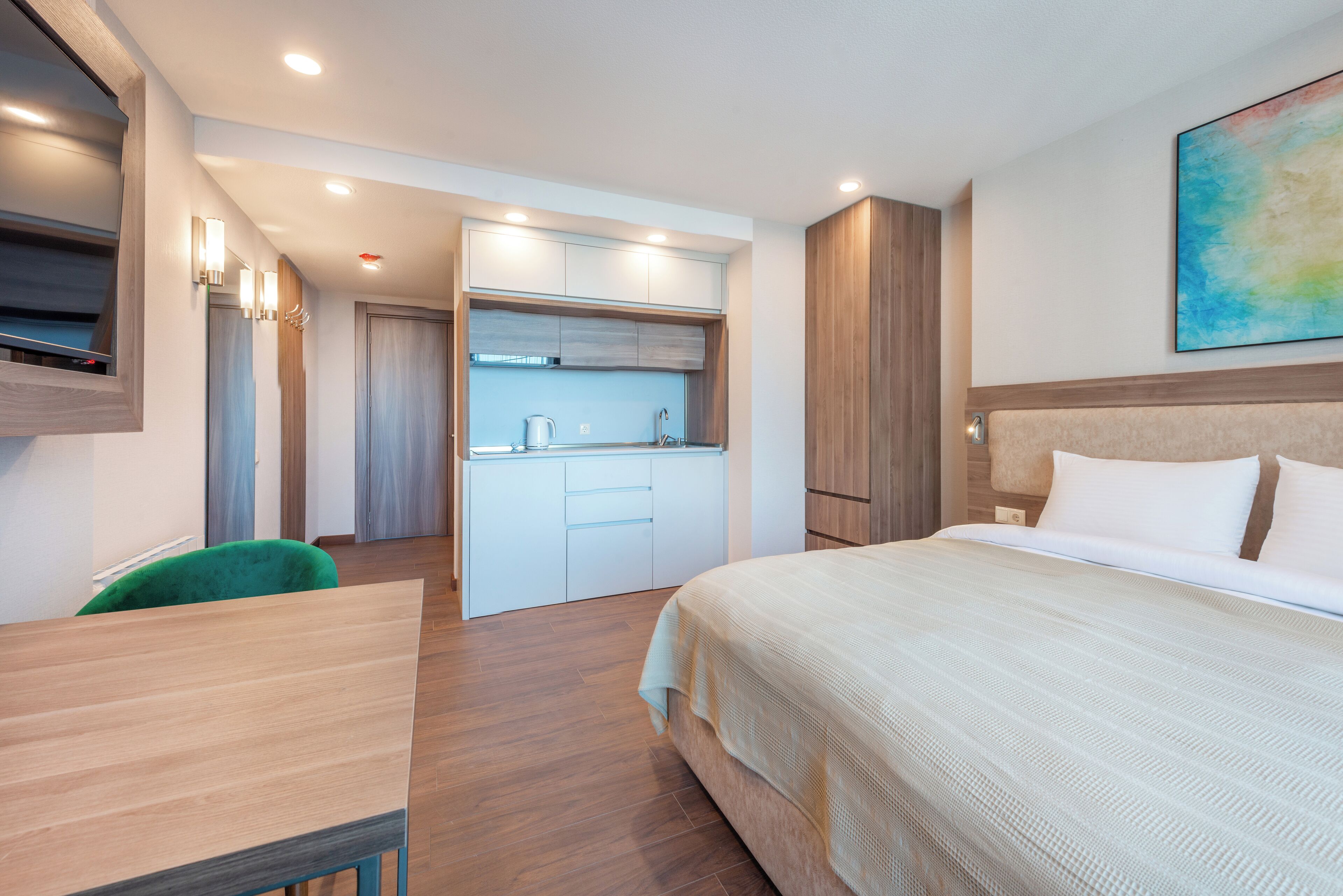 Estudio | Caja de seguridad en la habitación y escritorio 