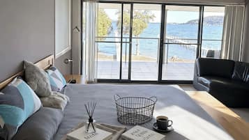4 bedrooms, free WiFi, bed sheets, wheelchair access