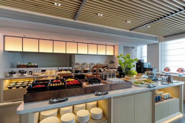 Daily buffet breakfast for a fee