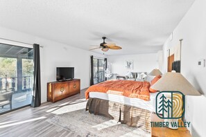 5 bedrooms, iron/ironing board, WiFi, bed sheets - 5BR Lakefront Sleeps 22 -- Deck, Dock & Views! (Osage Beach)