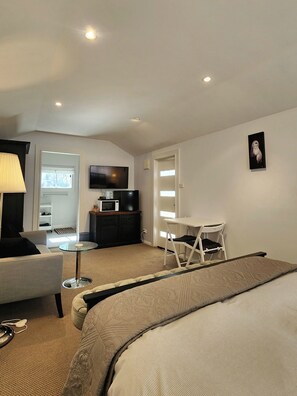 4 habitaciones, tabla de planchar con plancha, wifi y ropa de cama