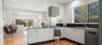 4BR 2BA Cottage | King Bed | Pet Friendly | Firepit | Fireplace | Fully Fenced