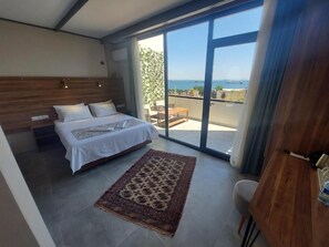 Phòng đôi hoặc 2 giường đơn Superior, hiên, quang cảnh biển | Minibar với thức uống miễn phí, két bảo mật tại phòng, màn/rèm cản sáng