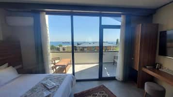Chambre Supérieure Double ou avec lits jumeaux, terrasse, vue mer | Articles gratuits dans le mini-bar, coffres-forts dans les chambres