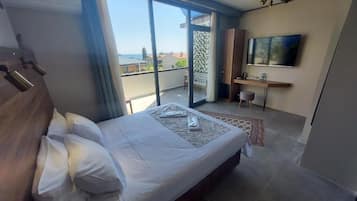 Phòng đôi hoặc 2 giường đơn Superior, hiên, quang cảnh biển | Minibar với thức uống miễn phí, két bảo mật tại phòng, màn/rèm cản sáng