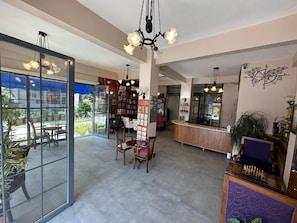 Quầy tiếp tân