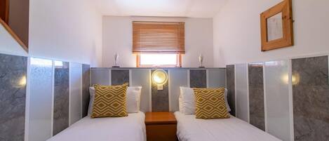 1 Schlafzimmer, Schreibtisch, Bügeleisen/Bügelbrett, Bettwäsche