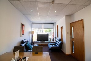 Interior - OYO The Bentleys Hotel | Standard Double Room (Newcastle upon Tyne)