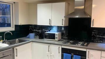 Stovetop, coffee/tea maker, electric kettle