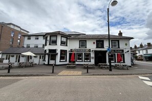 Exterior - Standard Double Room (Walton-On-Thames)