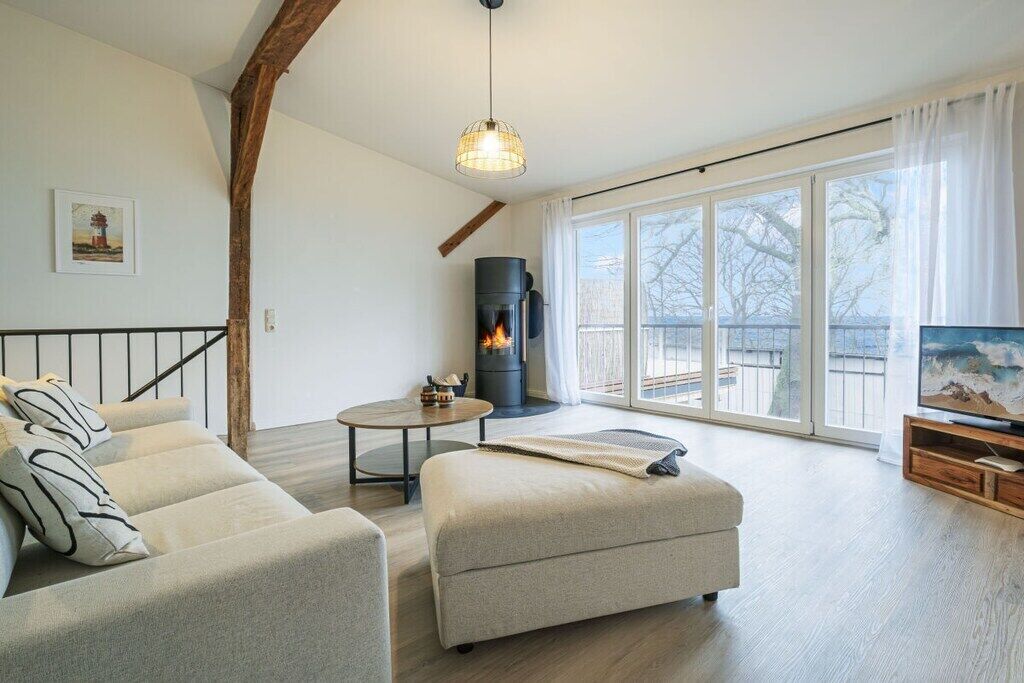 Smart TV, fireplace, DVD player, books