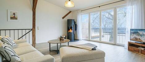 Smart TV, fireplace, DVD player, books