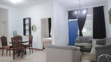 Villa, 4 Bedrooms | Living area