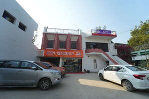 Free self-parking - Icon Residency Inn (Prayagraj)