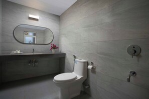 Deluxe Room | Bathroom