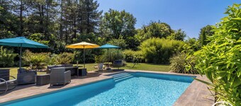 Country house with jacuzzi and swimming pool