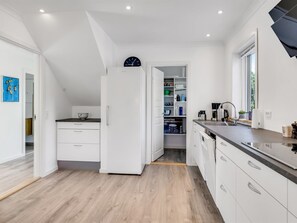 Fridge, microwave, dishwasher, cookware/dishes/utensils