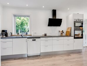 Fridge, microwave, dishwasher, cookware/dishes/utensils