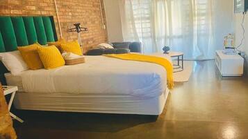 1 bedroom, in-room safe, iron/ironing board, free WiFi