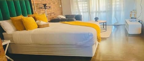 1 bedroom, in-room safe, iron/ironing board, free WiFi