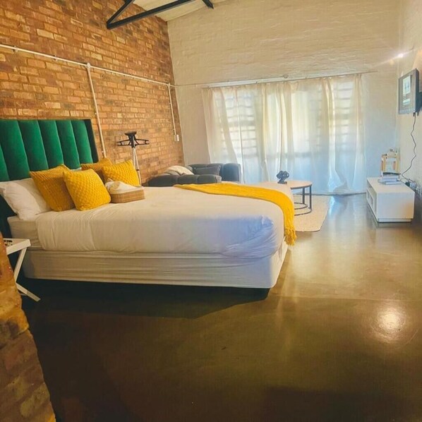 1 bedroom, in-room safe, iron/ironing board, free WiFi - Charming 1-bedroom apartment in Maboneng Johannesburg (Johannesburg)