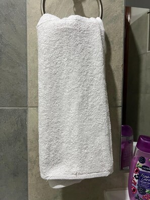 Handdukar, tvål och toalettpapper