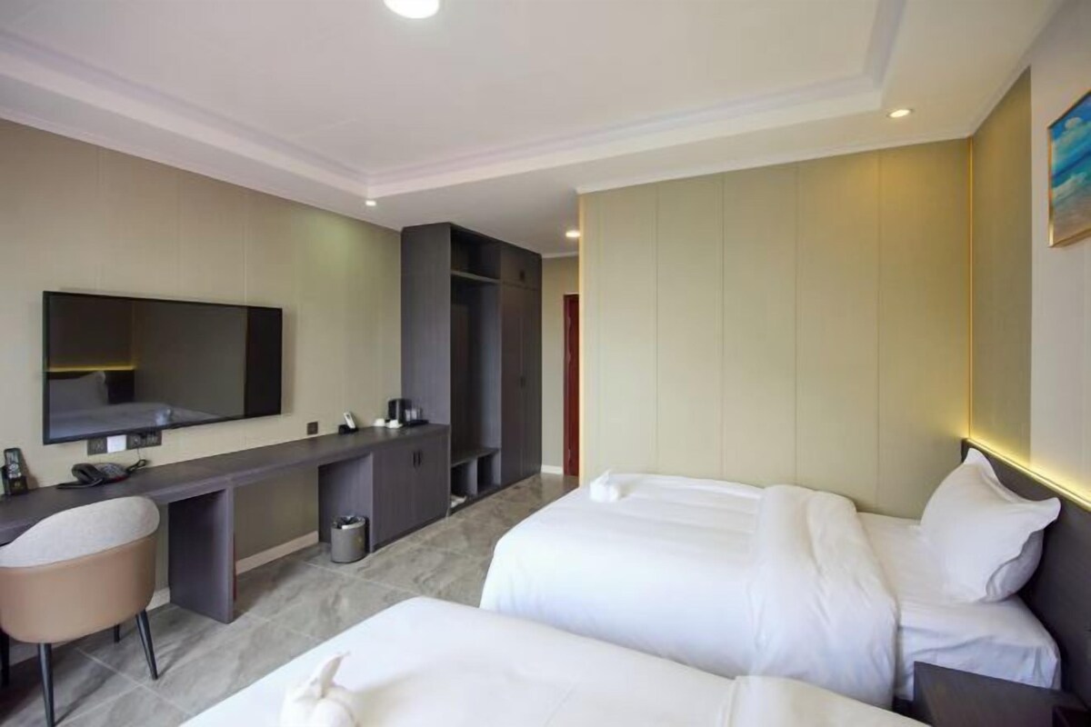 Deluxe 2-bed Room With City View