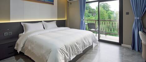 Desk, laptop workspace, free WiFi