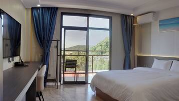 Desk, laptop workspace, free WiFi