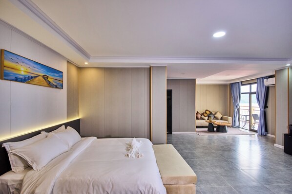 Desk, laptop workspace, soundproofing, free WiFi - Belau Almond Hotel (Malakal Island)