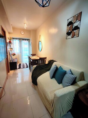 Books - Cabin and Co a Cozy Stay Near MOA (Pasay)