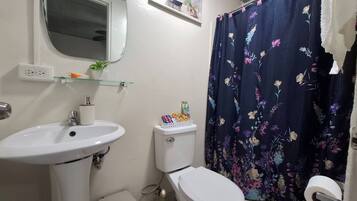 Appartement, 1 slaapkamer, balkon | Badkamer