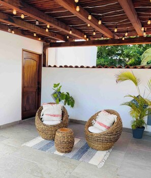 House, 4 Bedrooms, Balcony | Living area