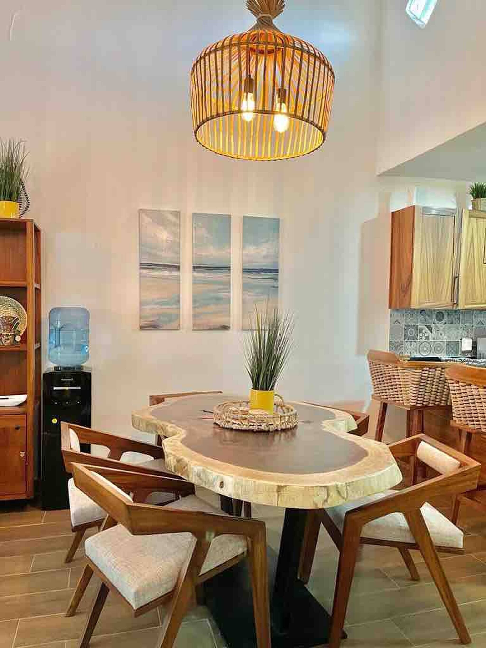 Casa, 4 habitaciones, balcón | Comedor